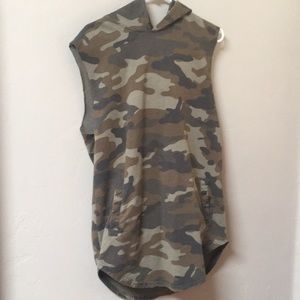 PacSun sleeveless hoodie, camo, Men’s Medium